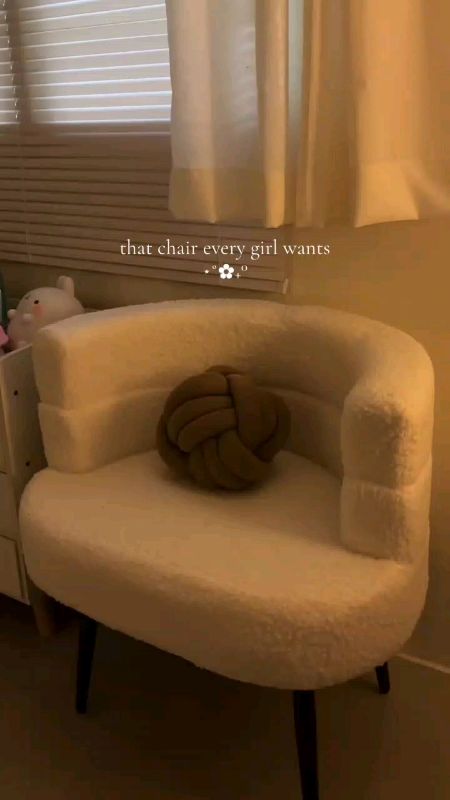 a chair every girl wants🪑💗🥹#Shopee33InstantSurprise#ShopeePHPaydaySale#MasMuraSaShopee #trending#chair#nordicchair#cute#aesthetic#coquette