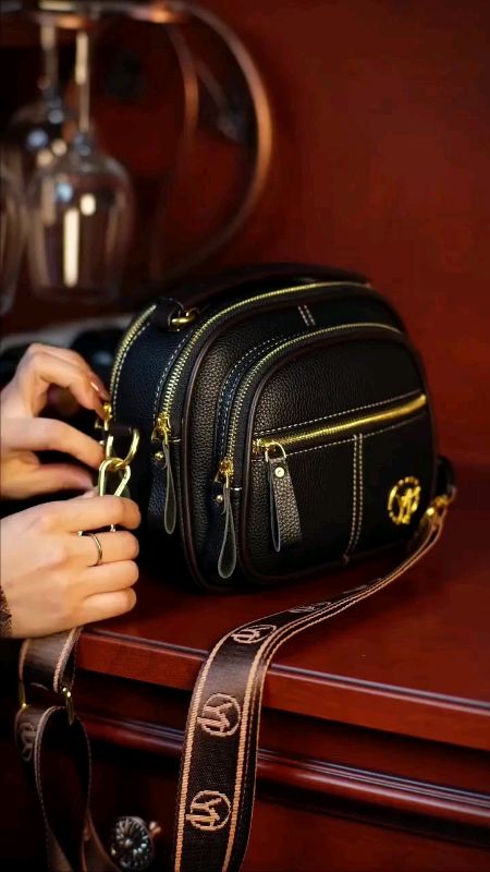 #womensbag #slingbag #shoulderbag #handbag #twowaybag #bagforwomen #simplebag #elegantbag #bagrecommendation #crossbodybag  #affordablebag #casualbag