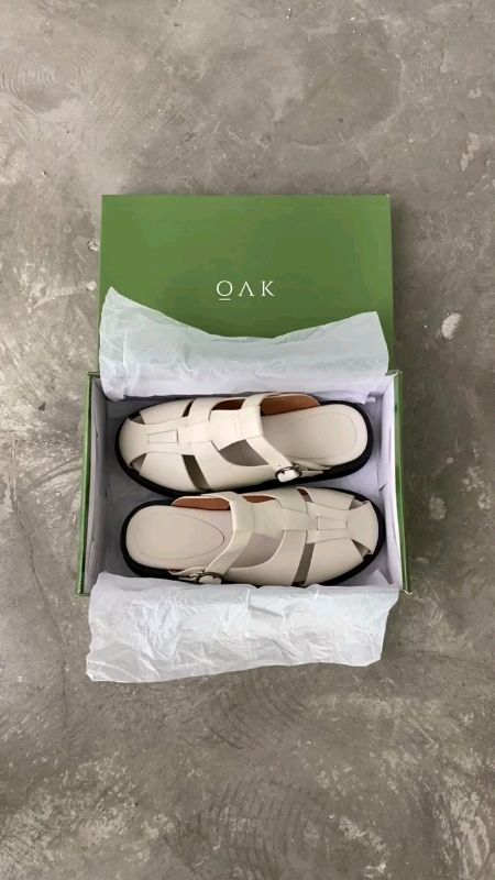#womensandals #slidetiesandals #twostrapslippers #womenfashion #HugotSaShoppe #FreeCoinsInShoppeVideos #MasMuraSaShoppe