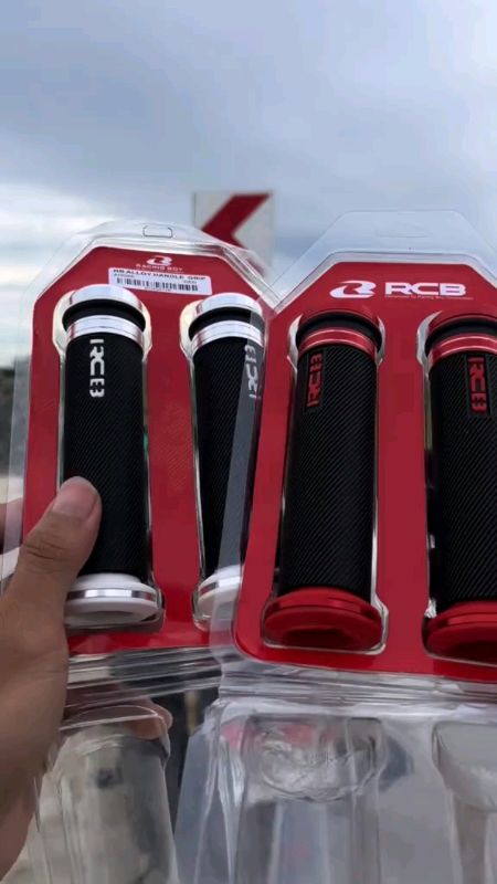 RCB Handle Grip for motorcycle Universal #rcb #handlegrip #motorparts #viral #shopee#fyp#shopeefinds #universal#buynow #shopeebudol #motoraccessories