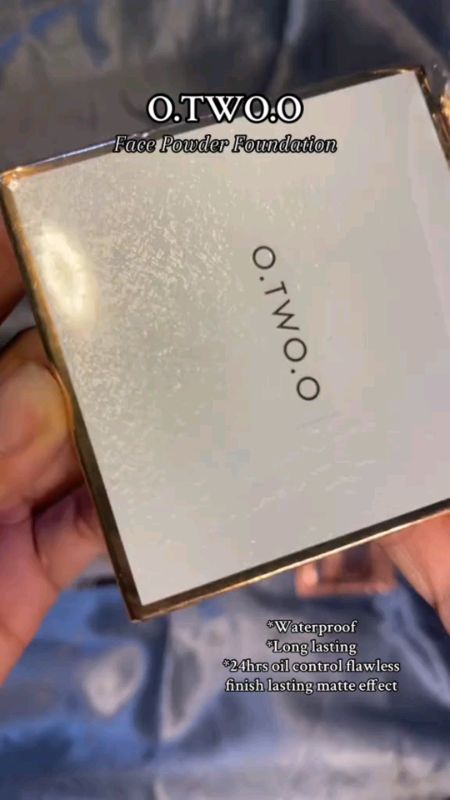 Check out O.TWO.O Face Powder Oil Control Long Lasting 24h Locking Makeup Foundation Matte With Puff at 66% off! ₱156 only. Get it on Shopee now! http