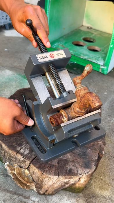 Tiltable Angle Vise #repairtools #tools #DrillHolder