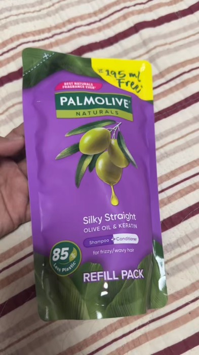 Palmolive Naturals Shampoo.. ang bango at ang smooth ng buhok ko after ko ginamit to.