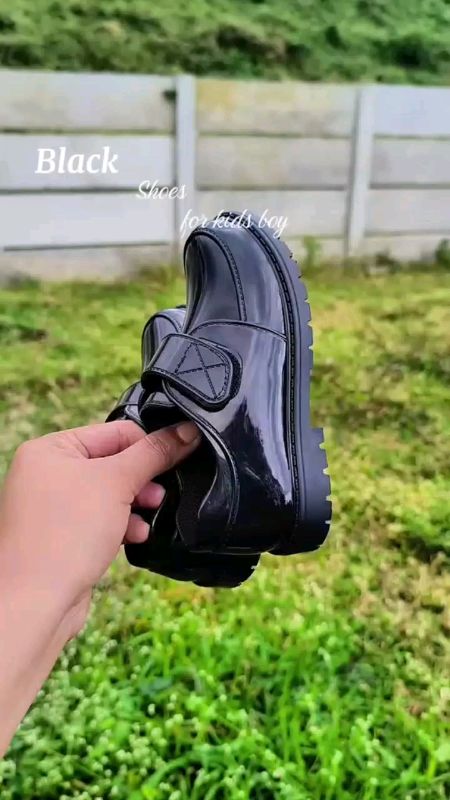 Checkout dito👆Add to 🛒#freecoinsinshopeevideo #hugotsashopee #masmurasashopee #viral#Glossy#blackshoes#forkids#boys#back2school