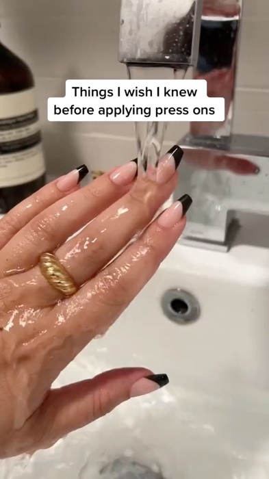 tips & tricks for using press on nails! 💓🌸 #beauty #nails #fakenails #aesthetic
