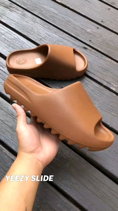 #yeezy #yeezyslides #yeezyslippers #nonslipslippers #unisexslippers #tawii #TAWIISLIPPERS #tawiislides #slipper #summerslippers #beachslippers #foot