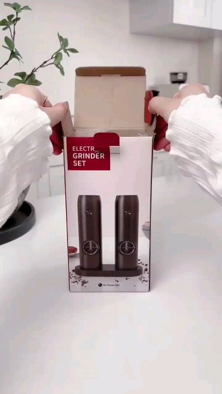 Electric salt and pepper grinder.#FreeCoinsInShopeeVideo #followers #everyone #everyone #buy #aestheticlife #fyp #aesthetic #Kitchen #masmurasashope