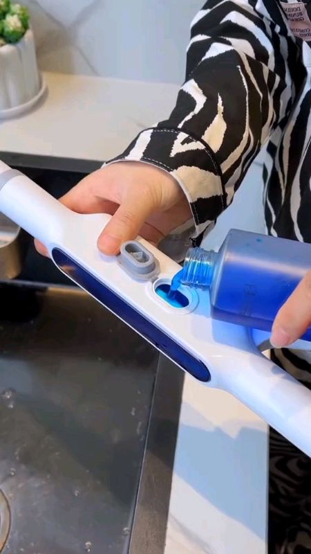 Window glass cleaner spray