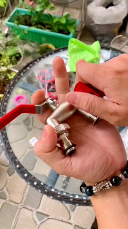 💯👌#universalfaucet #2way #brass #gardenhose #spliter Y-Type #faucetconnector #alloyfaucet  #stitch  #MasMuraSaShopee #FreeCoinsInShopeeVideo