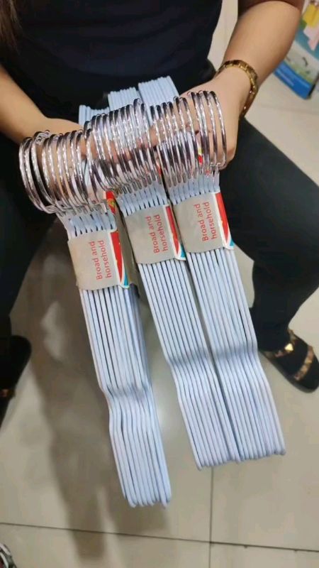 Thickened metal clothes hanger Nonslip #FreeCoinsInShopeeVideo #XtraChallenge #hanger #metalclotheshanger