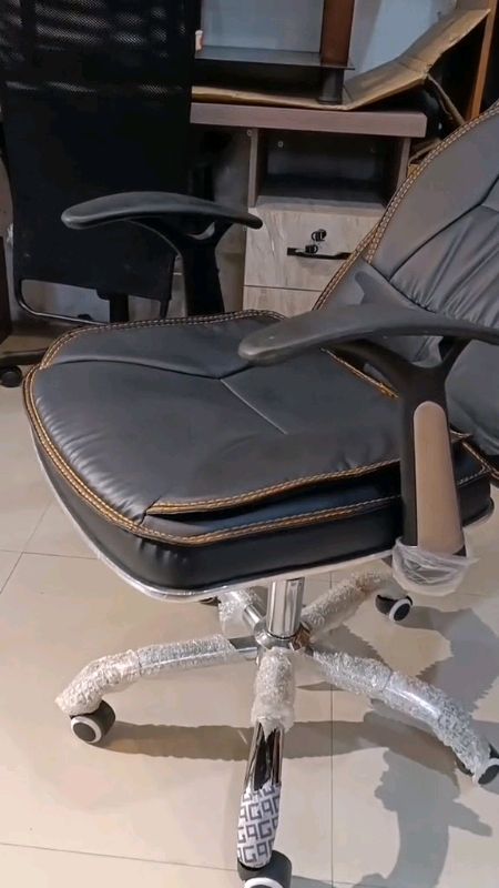 office leather chair...#fyp #getyoursnow #MasMuraSaShopee #Addtocart #goodthing #shopnow #shoponline #musthave #trending #FreeCoinsInShopeeVideo