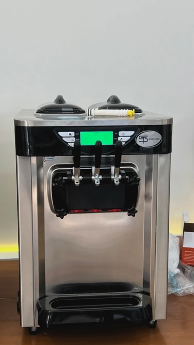 Ice Cream Maker #softserveicecream #softserveicecreammakermachine #icecreammachine #icecreammachinemaker #softserveicecreammachinemaker #fyp