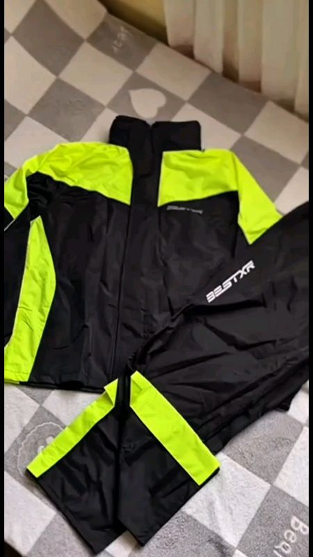 Perfect for rainy season 🌧️🌧️ #fyp #fypage #fyppppppppppppppppppppppp #trend #raincoat #raincoatwaterproof #motorcycle #motor #bickers #student