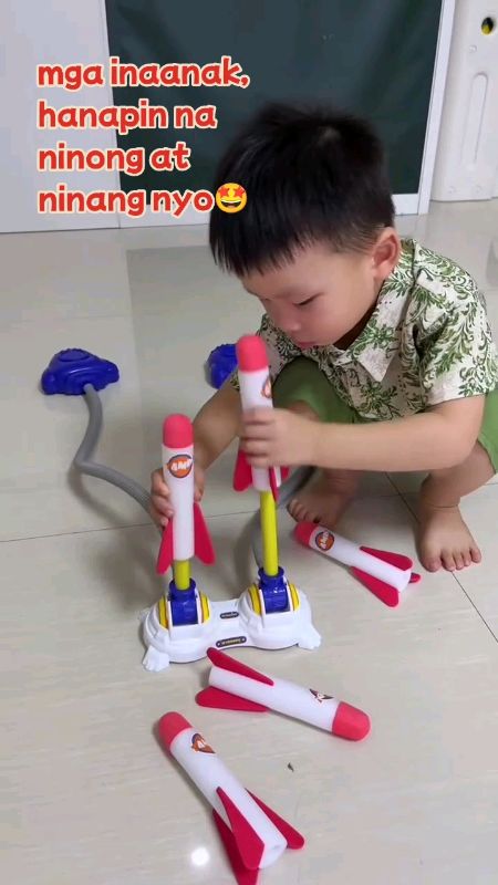 dito po yan mabibili 😍#flyingrocket #toys #kidstoys #muranglaruan #laruan #pasalubong #regalo