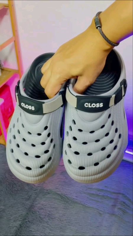 Quality And Affordable Clogs Closs Anti Slip Clogs #Slippers#Menslippers #clogsslippers #Beachclogs #closs#clossslipper #Hugotsashopee #clossclogs