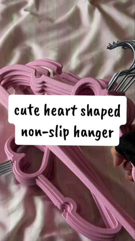 Cutie heart shaped non-slip hanger ✨️🩷 #hanger #heart #cute #affordable #durable #FreeCoinsInShopeeVideo #MasMuraSaShopee