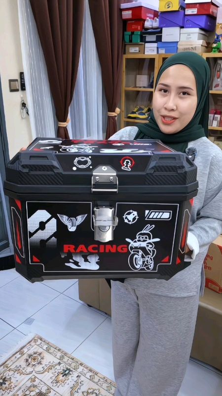 #HugotSaShopee #ShopeePHPaydaySale #MasMuraSaShopee #FreeCoinsInShopeeVideo ThrustLine Box for Motorcycle 49L Waterproof Extra Large Capacity Accessor